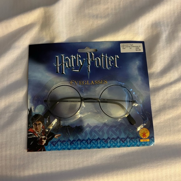 Halloween Costume Bundle NEW – Witch Makeup, HP Glasses, Gloves & Teeth - Picture 6 of 6